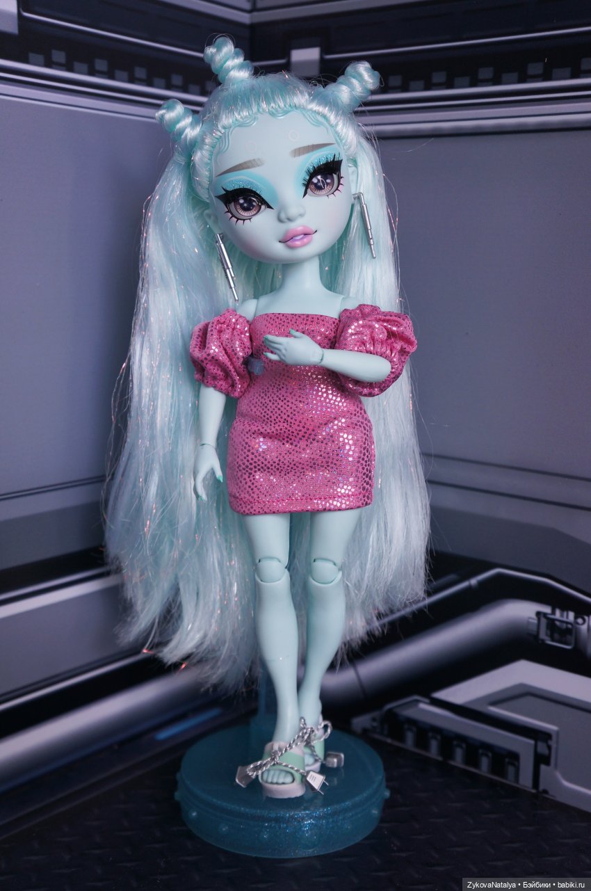 Инопланетянка или счастливая история о том, как хомяк победил жабу)))