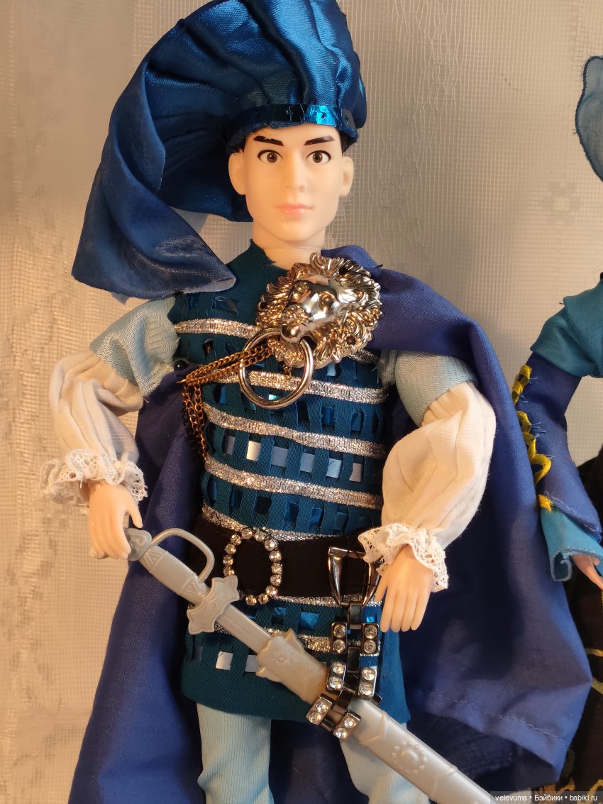 Поближе к камину, господа