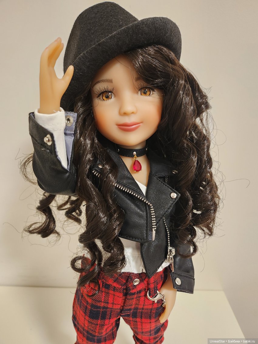Смена образа — Куклы Ruby Red (Руби Ред) Fashion Friends: Siblies (фото 8)