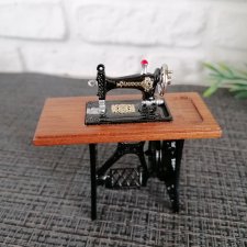 Миниатюра швейная машинка