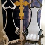 Два кресла  с бархатом и крест (Хорор, Хэллоуин)