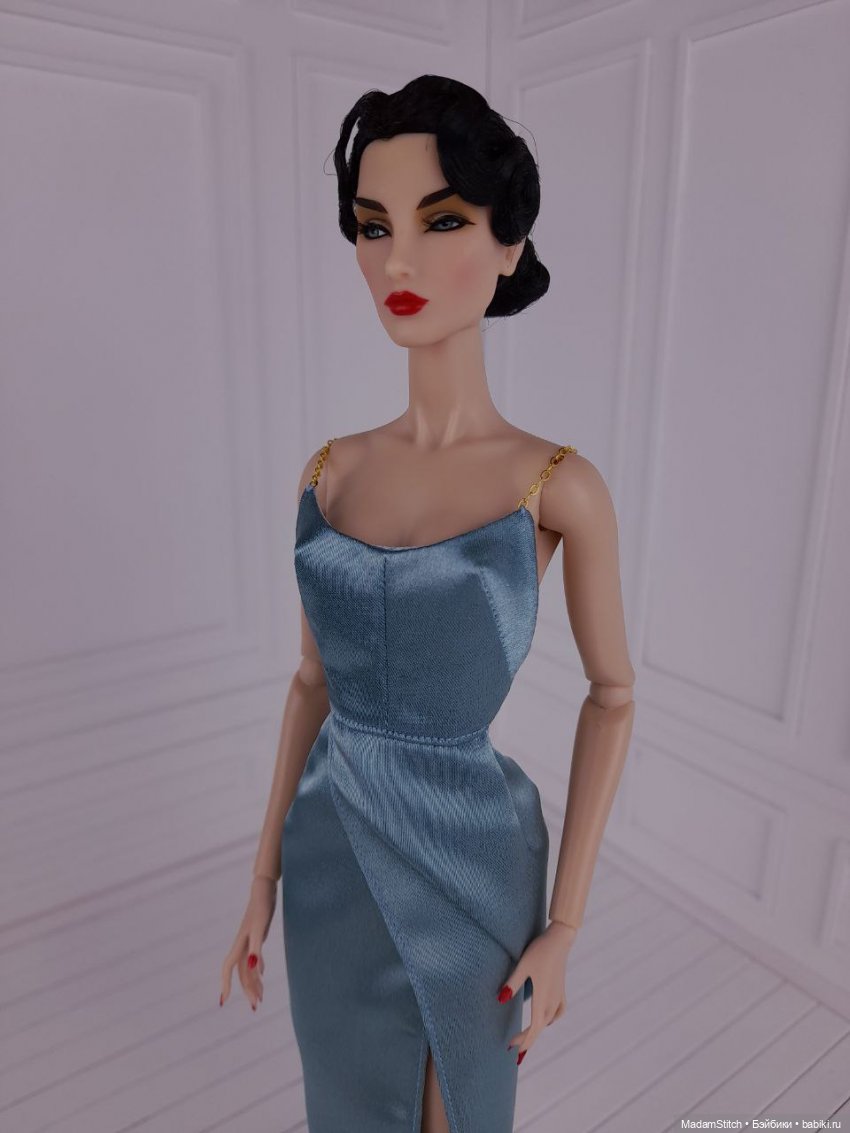 Небольшая коллекция простых атласных платьев (фото 5)