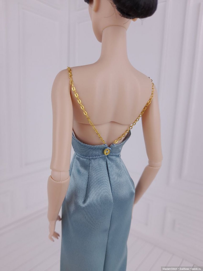 Небольшая коллекция простых атласных платьев (фото 8)