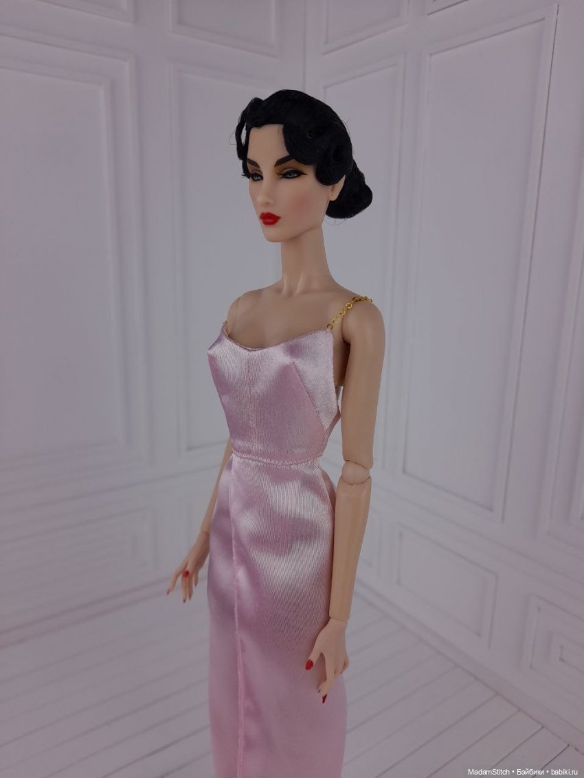 Небольшая коллекция простых атласных платьев (фото 2)