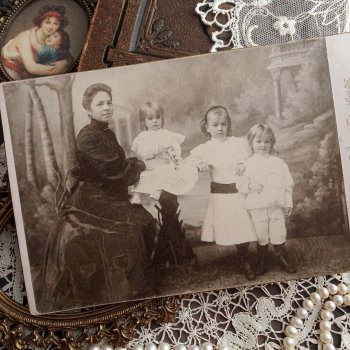 Старинные фотографии мамочек с детками