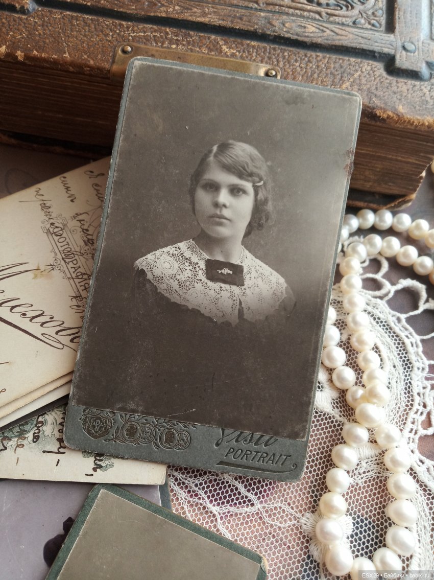 Барышни в белых пелеринках