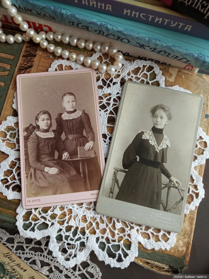 Барышни в белых пелеринках