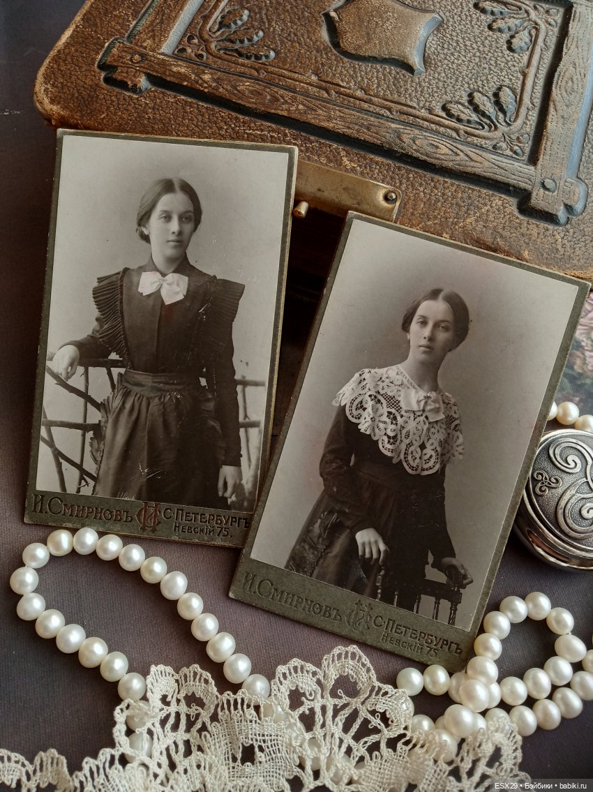 Барышни в белых пелеринках