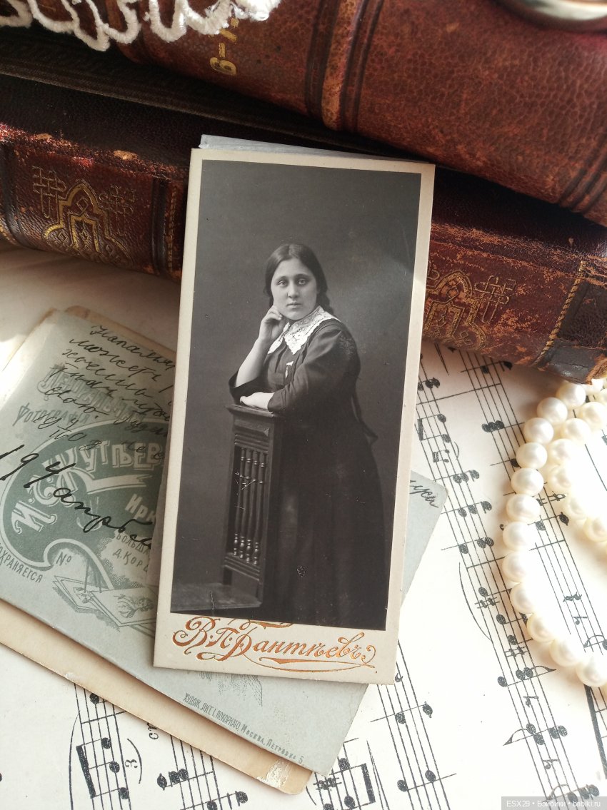 Барышни в белых пелеринках