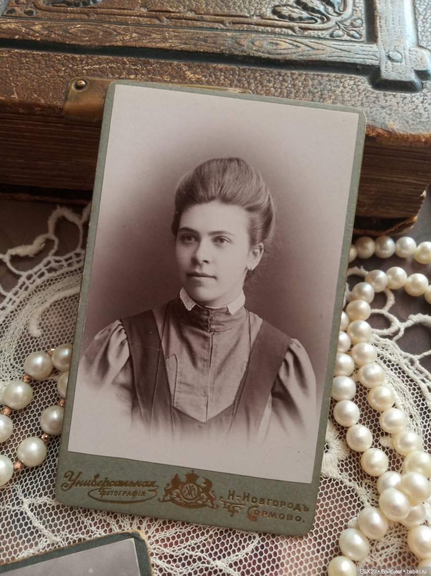 Барышни в белых пелеринках