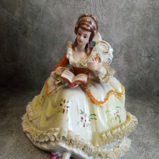 Дама с книгой. Винтаж