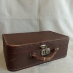 Маленький винтажный чемоданчик