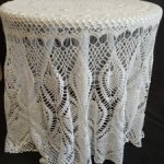 Красивая вязаная скатерть