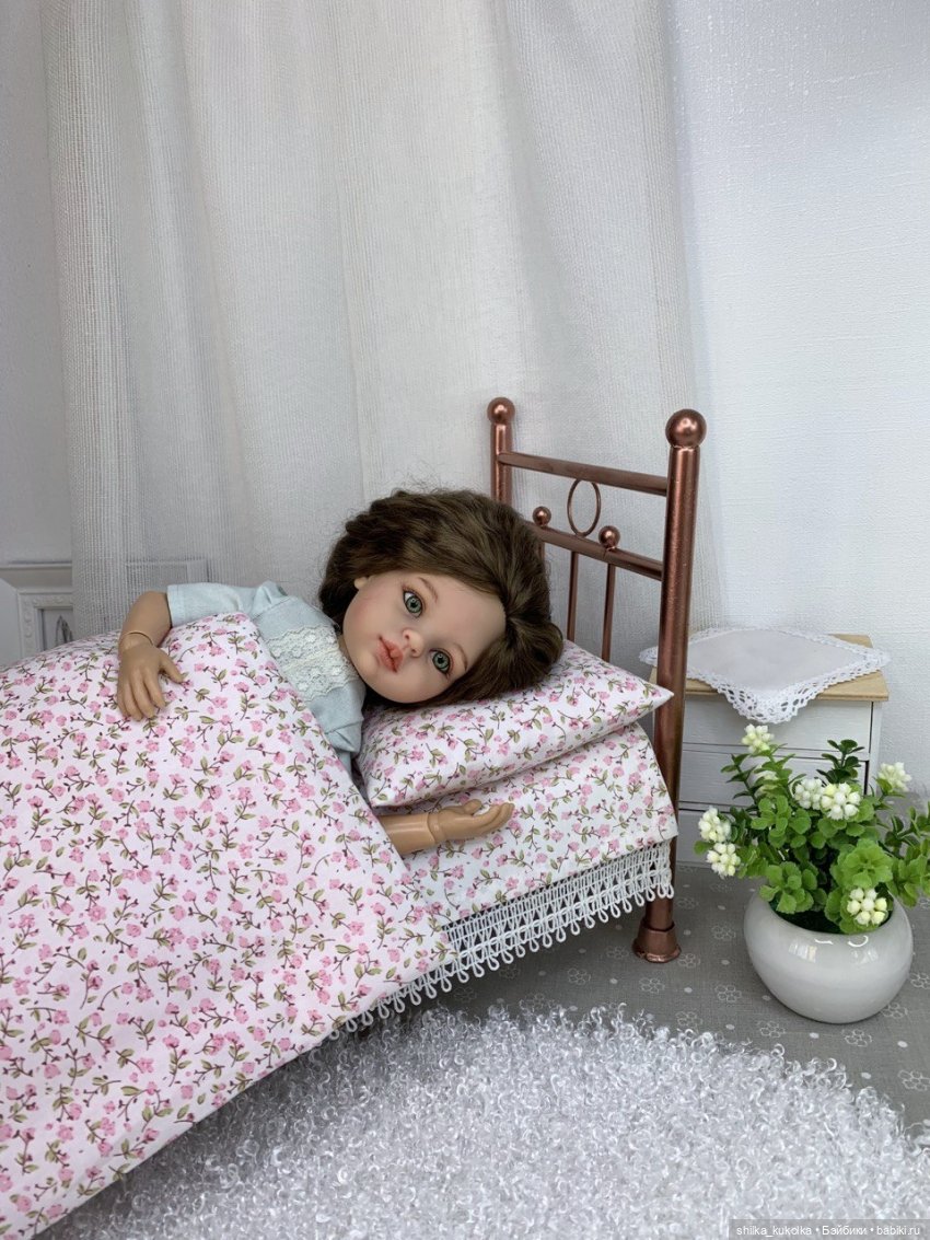 Кукольная постель со сменным бельём (фото 10)
