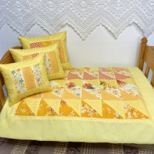 Комплект кукольной постели в лоскутном стиле