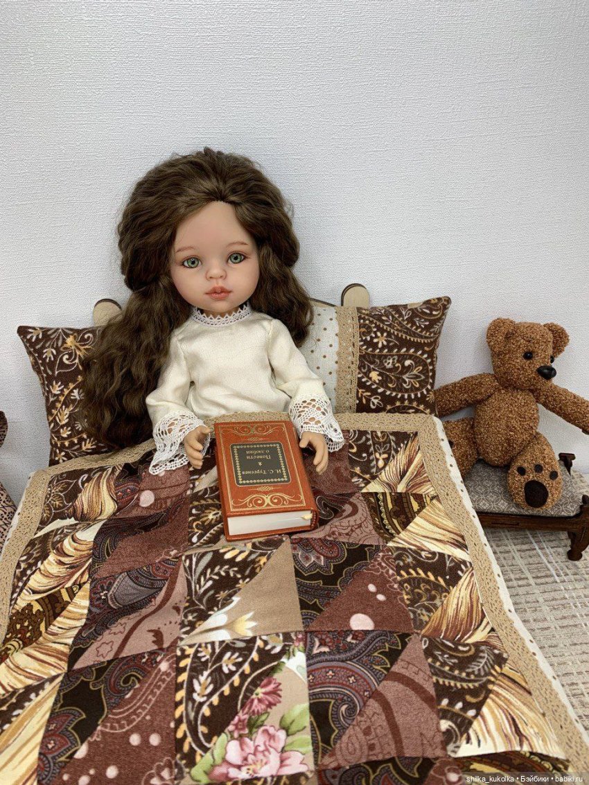 Лоскутное одеяло и подушки для куклы
