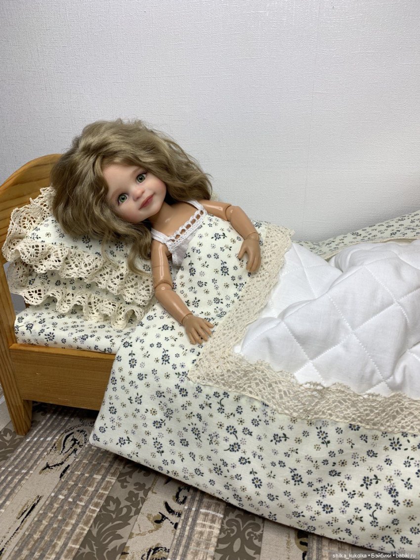 Кукольная постелька со стёганым одеялом в пододеяльнике