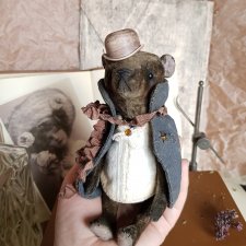 • Чарльз •