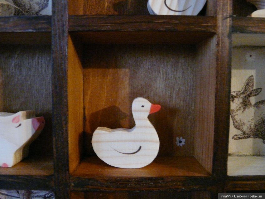 Витринка для игрушек в винтажном стиле