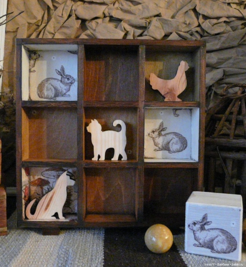 Витринка для игрушек в винтажном стиле