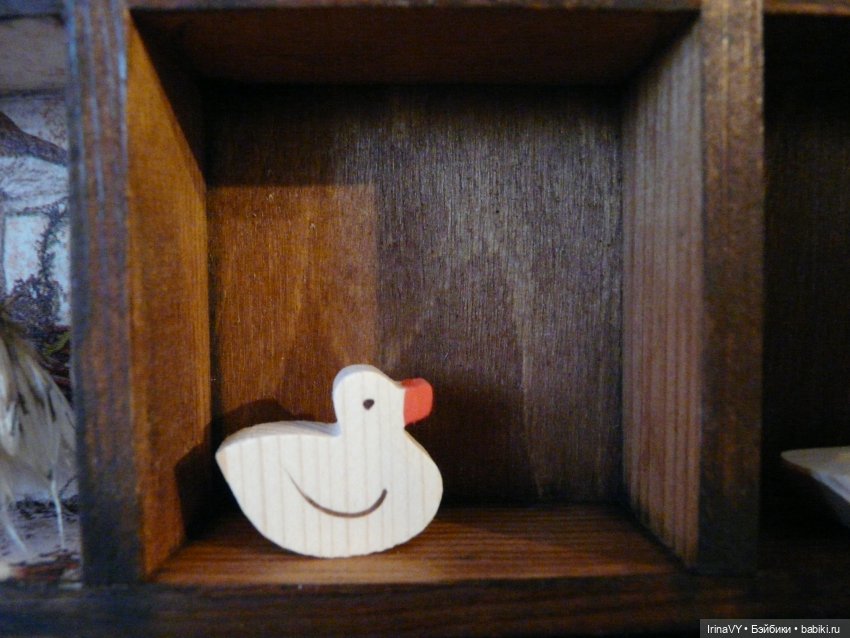 Витринка для игрушек в винтажном стиле