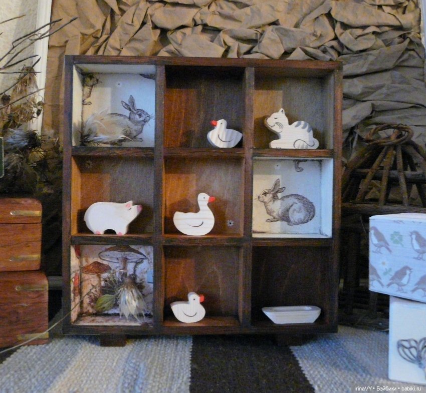 Витринка для игрушек в винтажном стиле