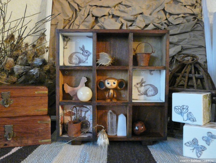 Витринка для игрушек в винтажном стиле