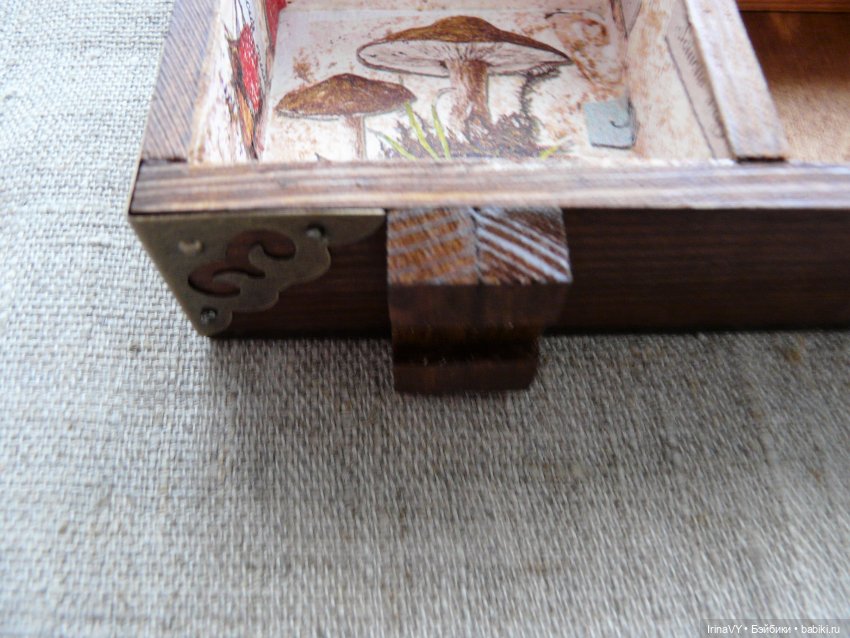 Витринка для игрушек в винтажном стиле