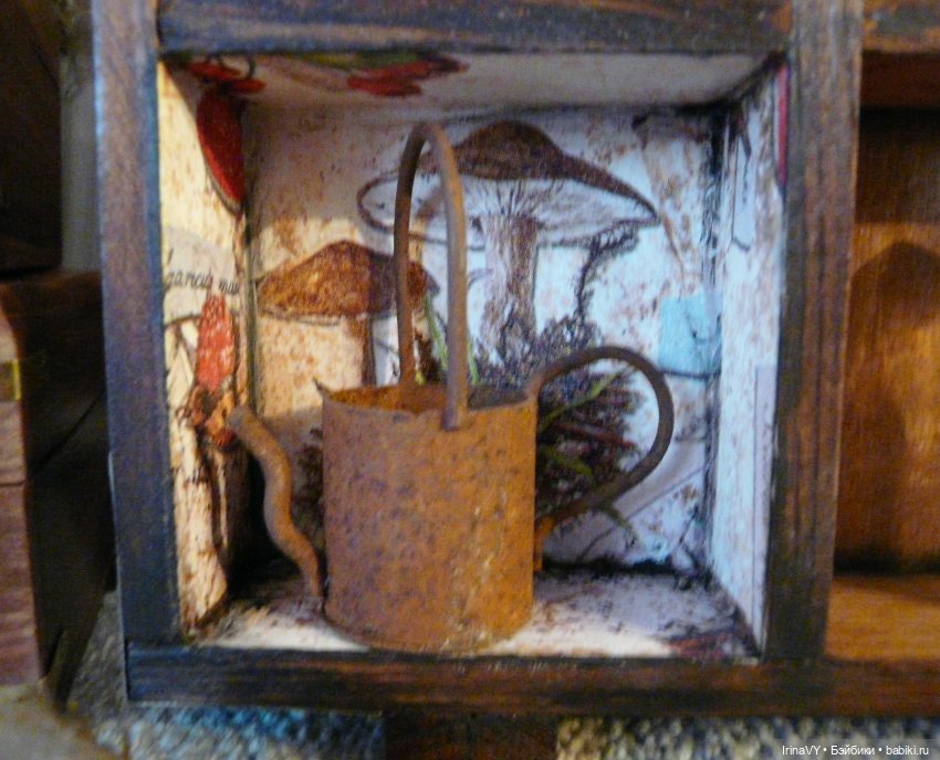 Витринка для игрушек в винтажном стиле