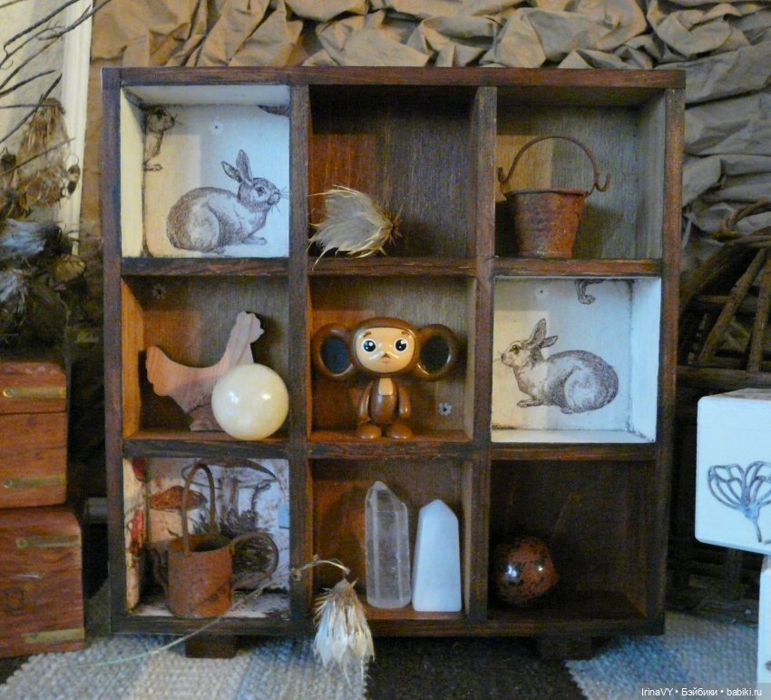 Витринка для игрушек в винтажном стиле