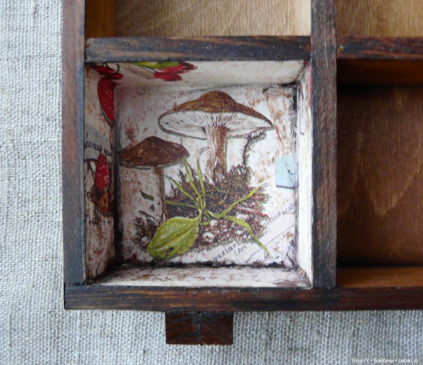 Витринка для игрушек в винтажном стиле