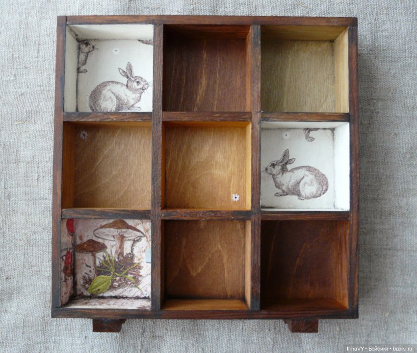 Витринка для игрушек в винтажном стиле