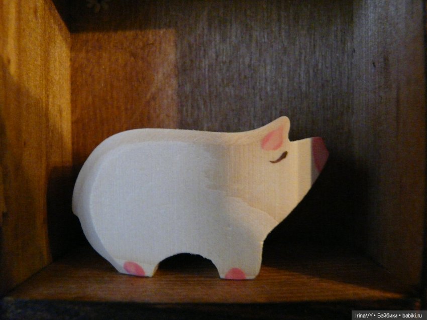 Витринка для игрушек в винтажном стиле