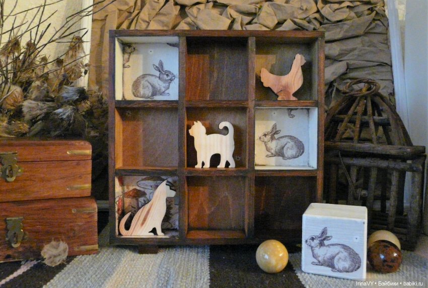 Витринка для игрушек в винтажном стиле
