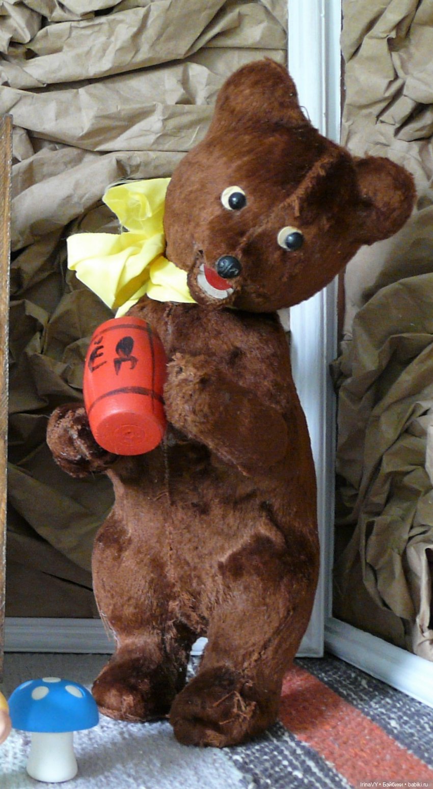 Витринка для игрушек "Физалис" в винтажном стиле