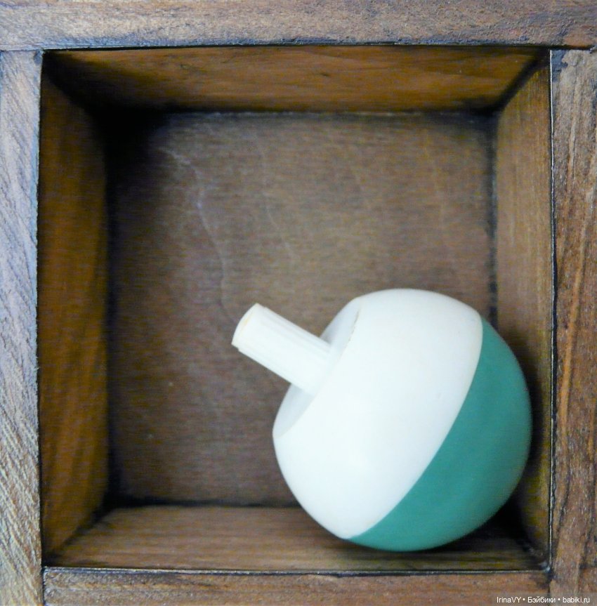 Витринка для игрушек "Физалис" в винтажном стиле