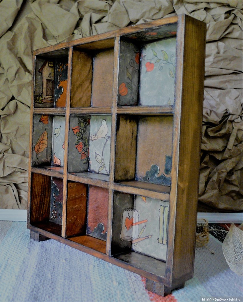 Витринка для игрушек "Физалис" в винтажном стиле