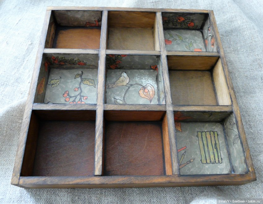 Витринка для игрушек "Физалис" в винтажном стиле