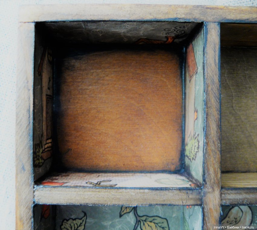 Витринка для игрушек "Физалис" в винтажном стиле