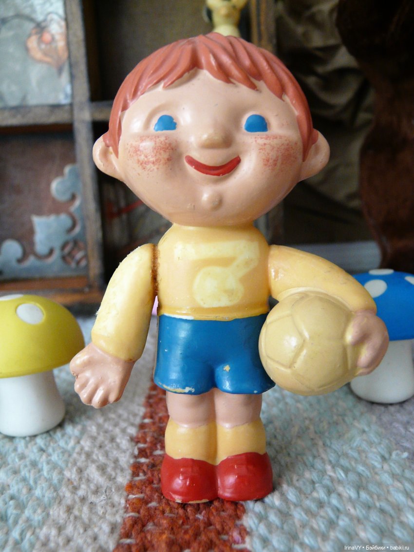 Витринка для игрушек "Физалис" в винтажном стиле