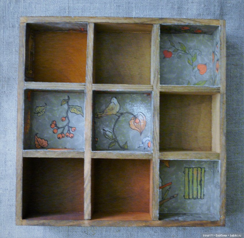 Витринка для игрушек "Физалис" в винтажном стиле