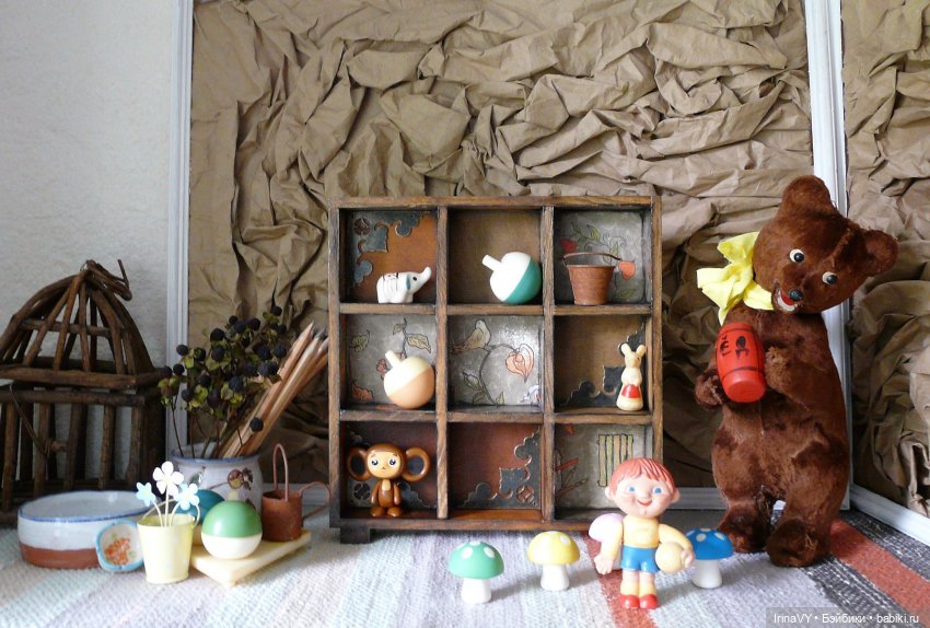 Витринка для игрушек "Физалис" в винтажном стиле