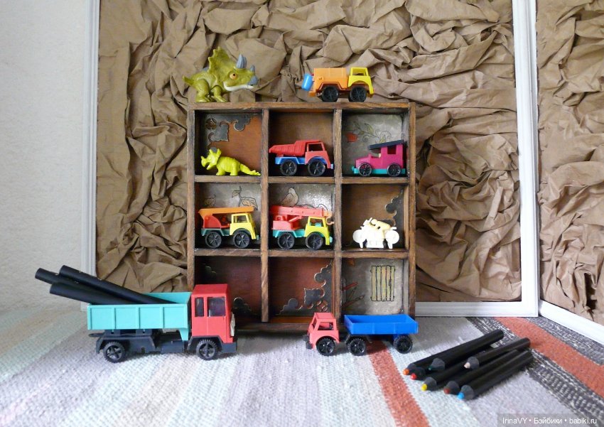 Витринка для игрушек "Физалис" в винтажном стиле