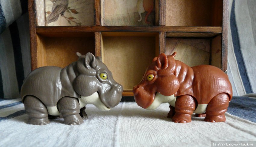 Витринка для игрушек "Мудрый ворон, ловкий кот"