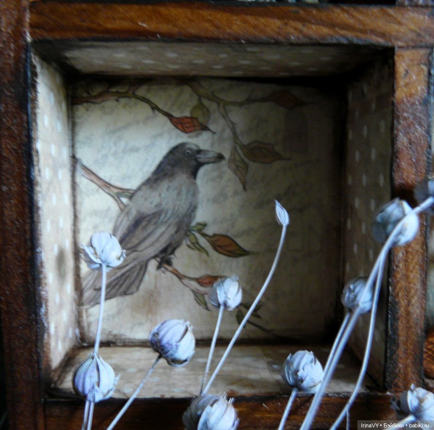 Витринка для игрушек "Мудрый ворон, ловкий кот"