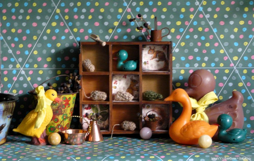 Витринка для игрушек "Белки"