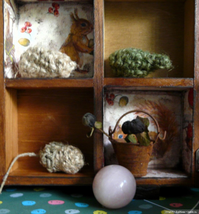 Витринка для игрушек "Белки"