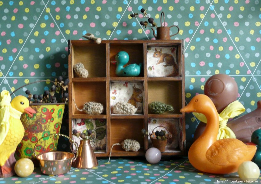 Витринка для игрушек "Белки"