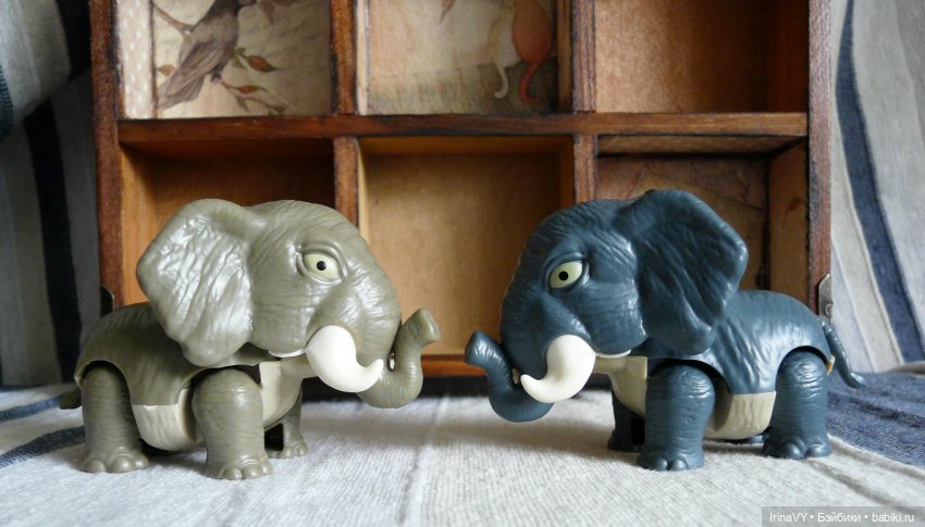 Витринка для игрушек "Мудрый ворон, ловкий кот"