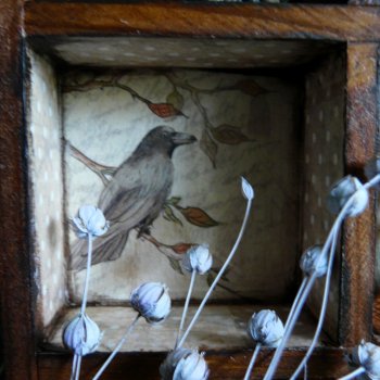 Витринка для игрушек "Мудрый ворон, ловкий кот"